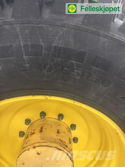  540/65R30 og 650/65R42 Traktory