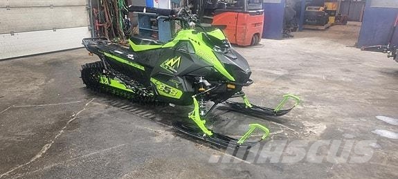Arctic Cat M858 CATALYST 146 Сноумобили