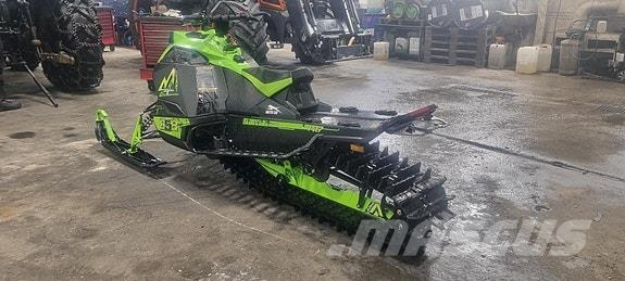 Arctic Cat M858 CATALYST 146 Сноумобили