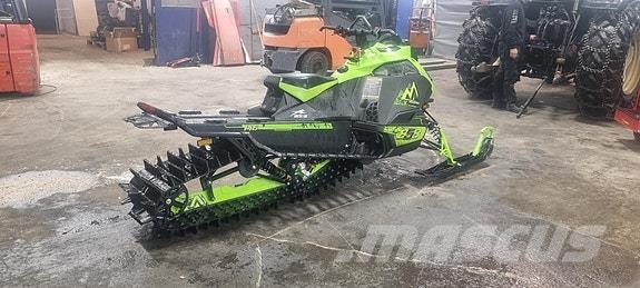 Arctic Cat M858 CATALYST 146 Сноумобили