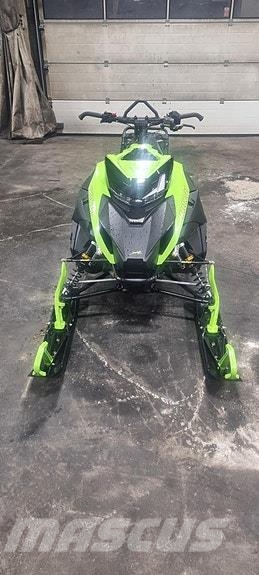 Arctic Cat M858 CATALYST 146 Сноумобили