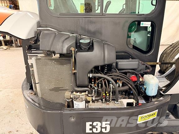 Bobcat E35 #mye utstyr og lite timer# معدات البناء - غير ذلك