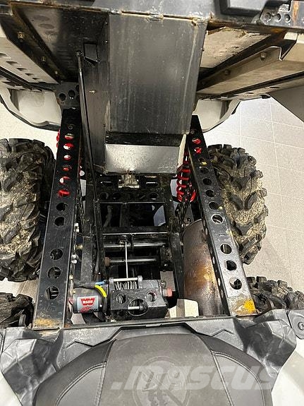 Can-am Outlander 6x6 1000 XT-T3 ATV-k