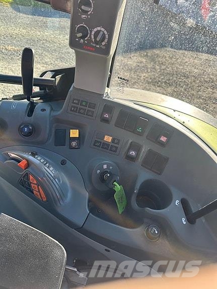 CLAAS ARION 440 Traktori