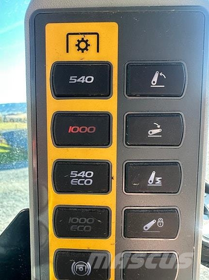 CLAAS ARION 440 Traktori
