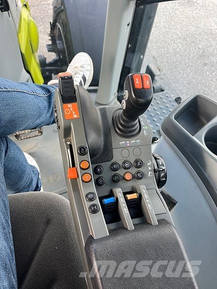 CLAAS Axion 830 Traktorok