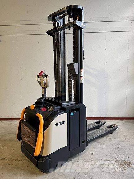 Crown 1,6T stabler med plattform Bouw - Overige