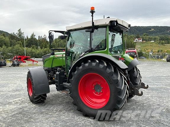 Fendt 211 Vario Gen 3 Profi + Трактори