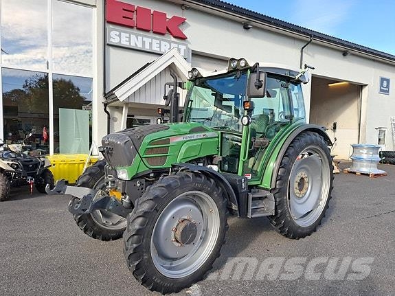 Fendt 211 Vario Radtraktor - Usedvanlig pen! Traktorji