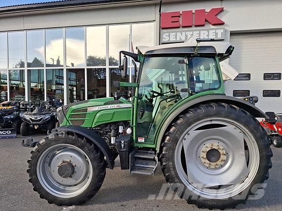 Fendt 211 Vario Radtraktor - Usedvanlig pen! Traktorji