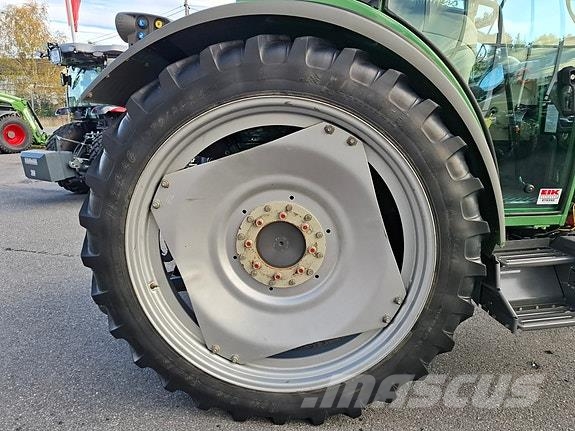Fendt 211 Vario Radtraktor - Usedvanlig pen! Traktorji