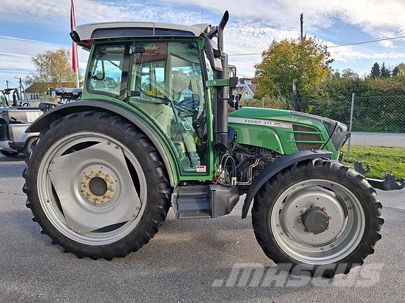 Fendt 211 Vario Radtraktor - Usedvanlig pen! Traktorji
