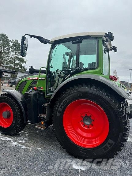 Fendt 513 VARIO Traktori