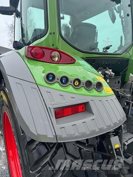 Fendt 513 VARIO Traktori