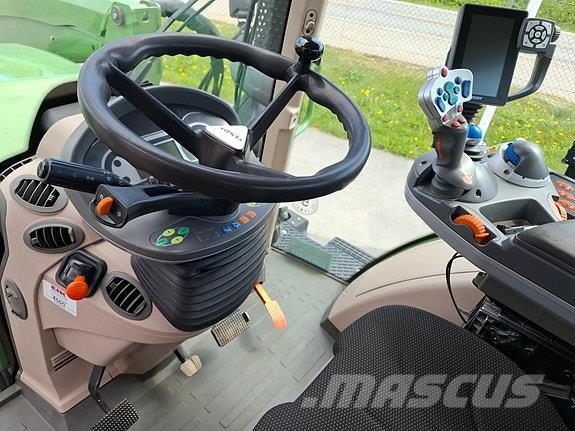 Fendt 720 Vario Трактори