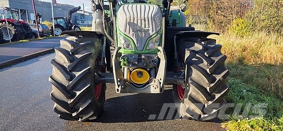 Fendt 724 VARIO Tractors