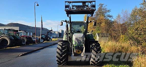 Fendt 724 VARIO Tractors