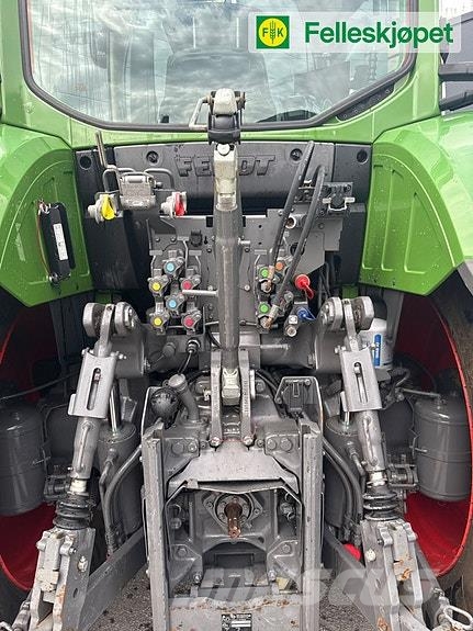 Fendt 724 VARIO Tractors
