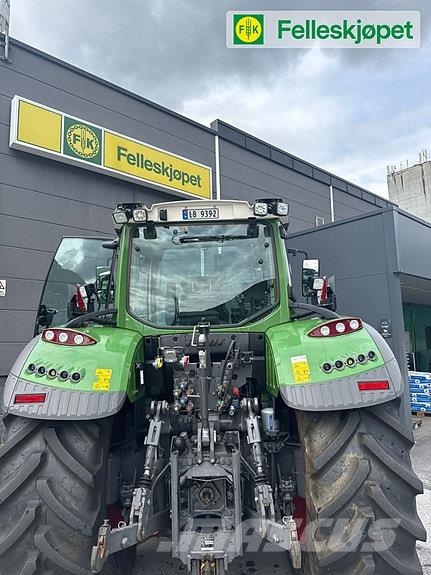 Fendt 724 VARIO Tractors