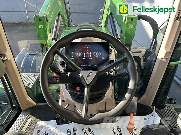 Fendt 724 VARIO Traktori