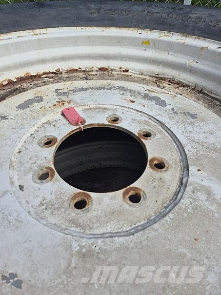 Goodyear DT810 Pneus, rodas e aros