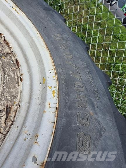 Goodyear DT810 Pneus, rodas e aros