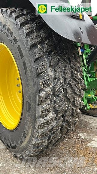  Hakkapelitta TRI 650/65R42 Traktoren