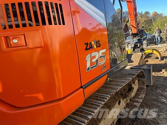Hitachi ZX135 US-7 معدات البناء - غير ذلك