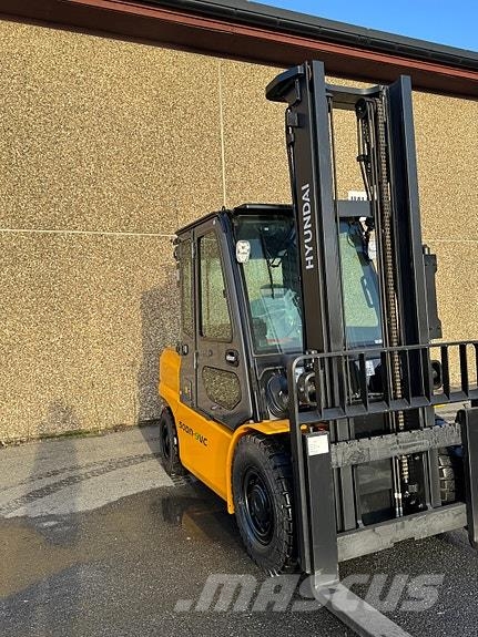 Hyundai 5T Diesel truck معدات البناء - غير ذلك