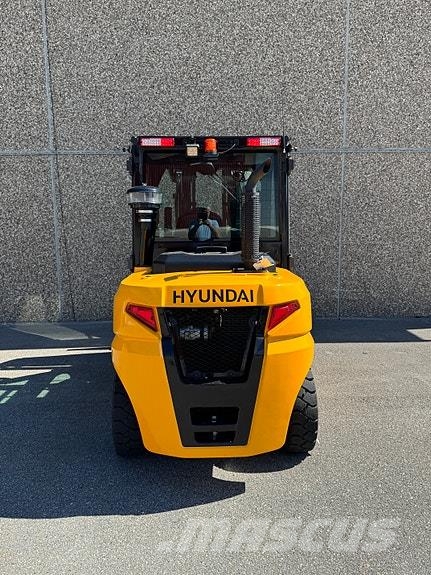 Hyundai 5T Diesel Truck معدات البناء - غير ذلك
