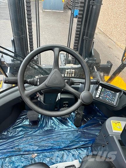 Hyundai 8T Diesel truck معدات البناء - غير ذلك