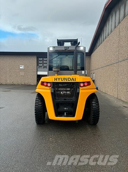 Hyundai 8T Diesel truck معدات البناء - غير ذلك