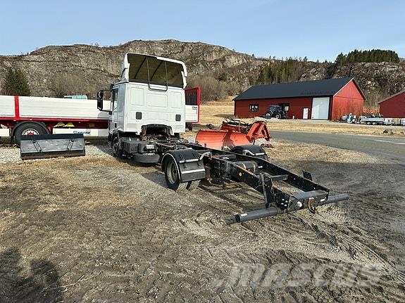 Iveco Eurostar med sovehytte, senket chassis bak شاحنات أخرى