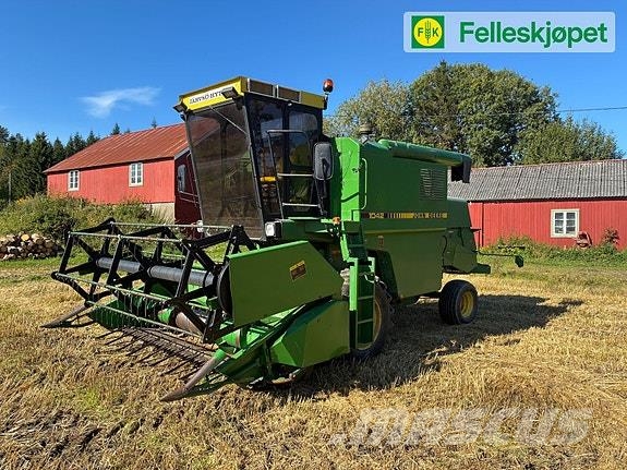 John Deere 1042 treske, nylig tatt stor service Kombajni