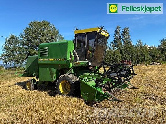 John Deere 1042 treske, nylig tatt stor service Kombajni