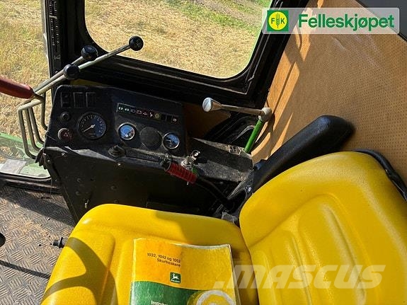 John Deere 1042 treske, nylig tatt stor service Kombajni