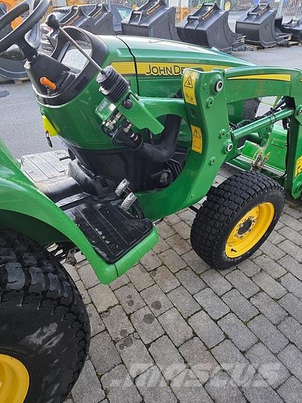 John Deere 3038E Traktorer