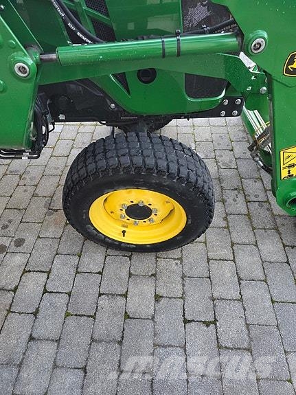 John Deere 3038E Traktorer