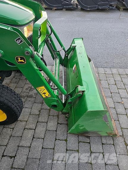 John Deere 3038E Traktorer