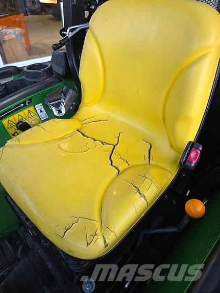 John Deere 3038E Traktorer