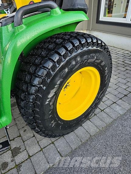 John Deere 3038E Traktorer