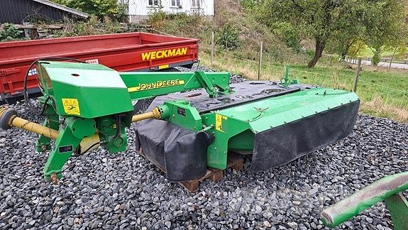 John Deere 324 Slåmaskin Gadanheiras