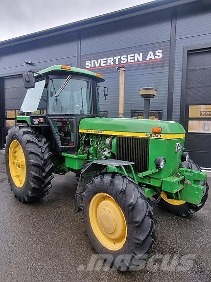 John Deere 4230