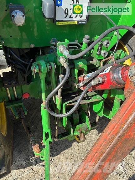 John Deere 5055E Traktoriai