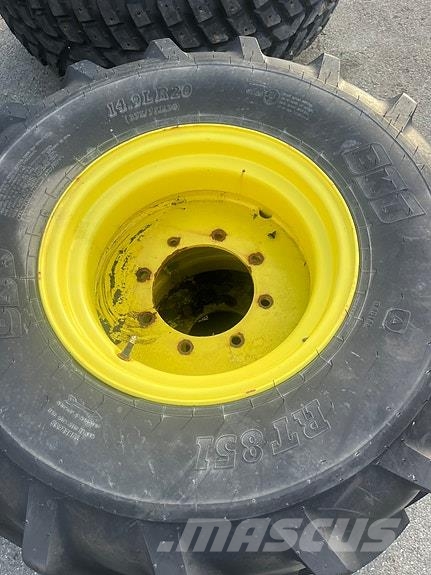 John Deere 5075 E الجرارات