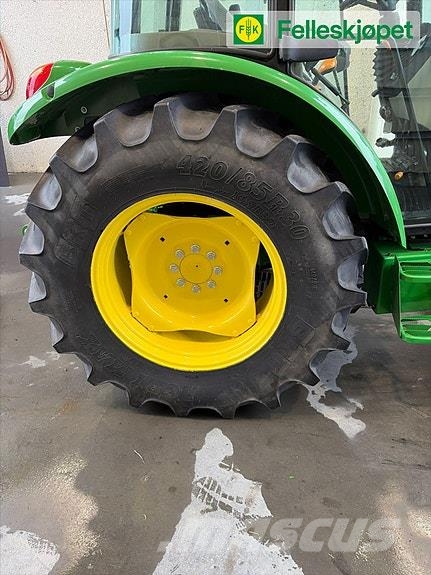 John Deere 5075E الجرارات