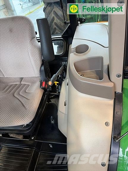John Deere 5075E الجرارات