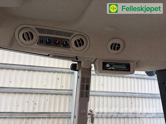 John Deere 5075E الجرارات