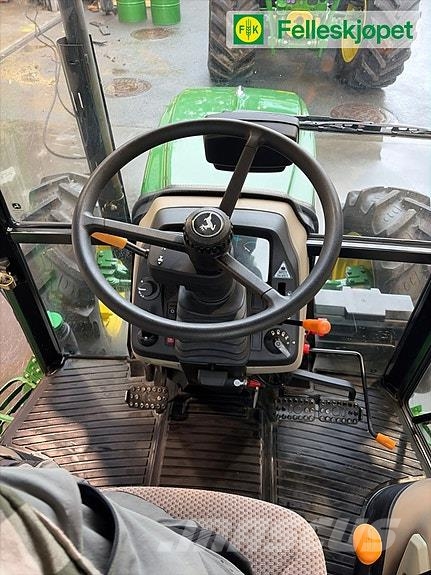 John Deere 5075E الجرارات