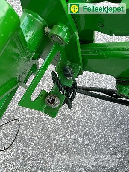 John Deere 5100M Traktorji